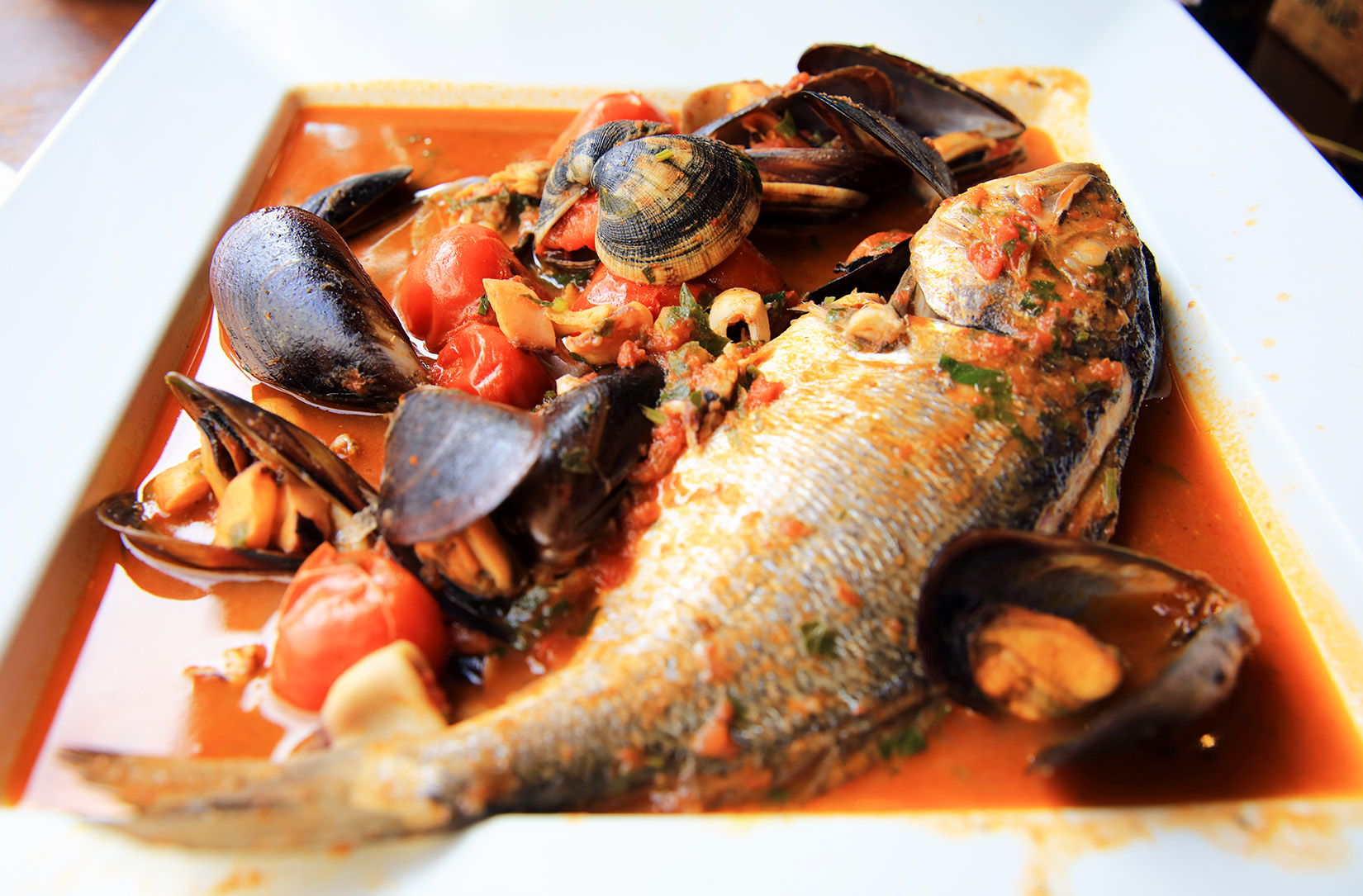 Spigola Griglia (Grilled Seabass with clams & mussels) Spigola Griglia (Grilled Seabass with clams & mussels)